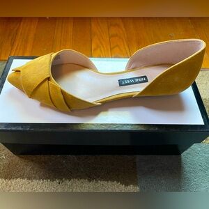 Nine West pointy-toe yellow suede flats size 6